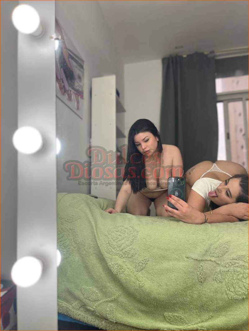 Ambar y Zaira 15-5643-4009